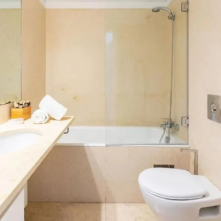 Guestready - Contemporary Flat W/ Garage In *