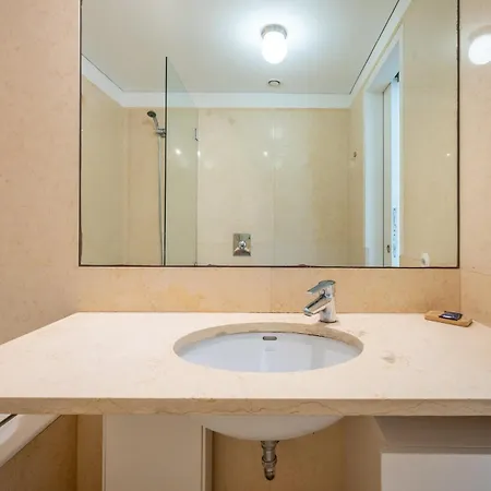 Guestready - Contemporary Flat W/ Garage In * Lisboa