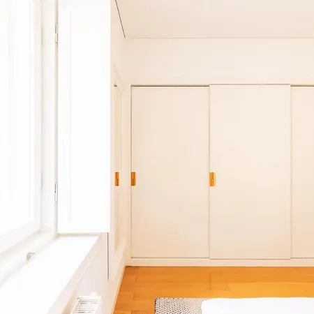 Joivy Chiado Self Check-in 2-br Flat With Parking Διαμέρισμα *